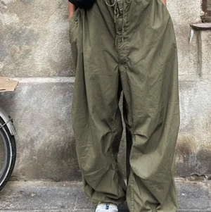 Cargo byxor. Oanvända - För små, aldrig använda 💚