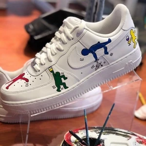 Custom målade skor  - Detta är exempel på vad vi kan erbjuda som design. Custom målade skor ! Skicka in dina finna skor till oss eller beställ helt nya med önskad design. Beställ genom att skicka ett meddelande till oss här eller via var Instagram @asphodel_jh ☺️