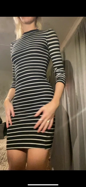 Fin klänning  - Randning klänning