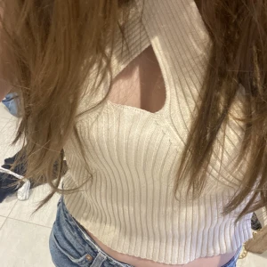 Topp - Säljer denna fina topp som nästan aldrig är använd. Den är i stl XS🫶Köp gärna genom köp nu eller kontakta mig vid frågor. Säljer för 40 kr🫶