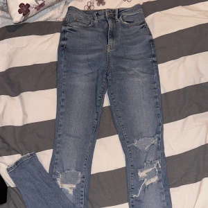 Jeans  - Håliga jeans, stretchiga!  Skinny jeans, som nya! 
