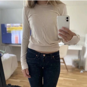Zara tröja - Super snygg beige tröja från Zara💕 Köpt här på Plick men säljer igen💕 Lånad bild 