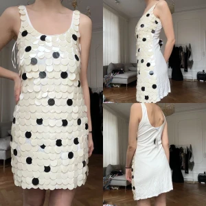 paljett klänning y2k - storlek S. möts i stockholm eller fraktar. 🖤 helt ny med lapp. 