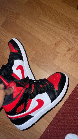 Jordans 1 mid - Dom är i ny skick finns box och kvitto