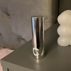 Caia bb stick - Säljer detta bb stick från caia i färgen 30w! Säljer eftersom färgen inte passade mig!💕 endast testad! 