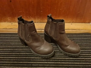 Kängor stl 37   - Kängor stl 37   Kommer från ett Rökfritt och Djurfritt hem 