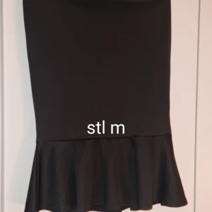 Kjol - Fin kjol, högmidjad figursydd