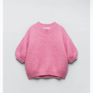 Stickad tröja zara - Skitsnygg rosa stickad T-shirt från zara, Skriv för fler bilder💞💞