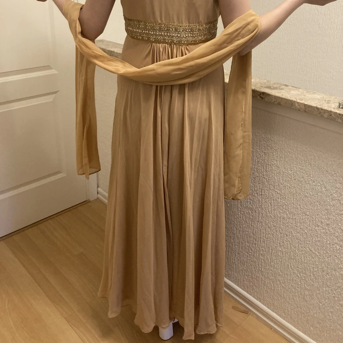 Långklänning i beige - 91