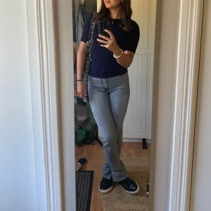 jeans zara - populära zara jeans med slits avklippta för att passa någon som är 167-172 storlek 36 pris 200