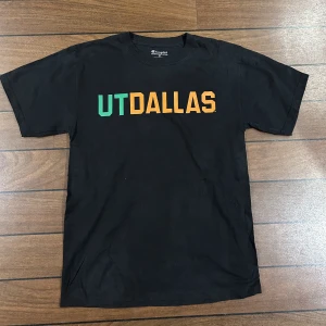 Champion UT Tshirt - Snygg vintage T-shirt i storlek S! Bara att skriva om du undrar över något🙏