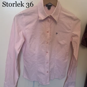 Gant skjorta - Rosa skjorta med märket gant i storlek 36
