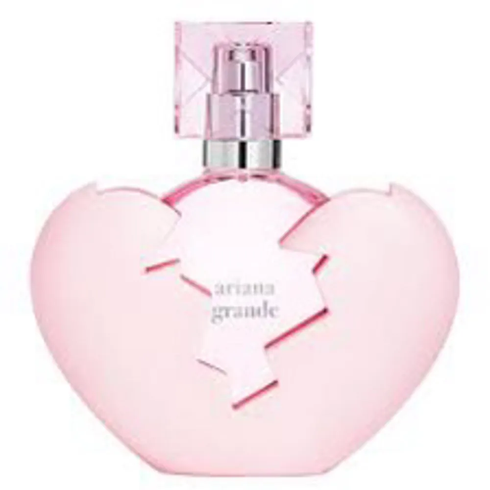 Ariana grande parfym använd ungefär halva kvar lite mer. Luktar jätte gott har bara för många parfymer🫶🏼. Övrigt.