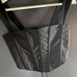 Topp - Fin korsett linne som bara är använt en gång annars orörd.