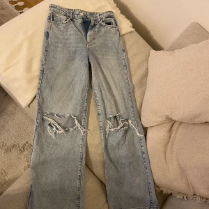 Jeans  - Jeans från Gina tricot. Strl 36, använda en gång. 