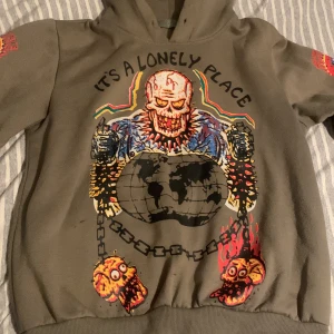 Cool hoodie - En as cool Hofor från emmoil (tror jag att de heter) den är jätte skön men lite för liten för mig storleken är L men skulle säga att den sitter mer som en M. 