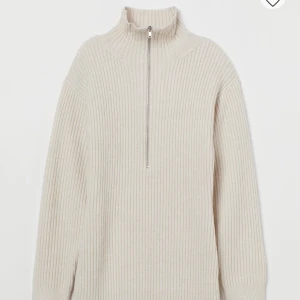 Stickad klänning - Tajt Stickad klänning från h&m☁️🤍💋