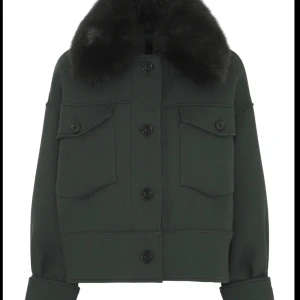 Grön meotine jacka - Säljer nu min supersnygga gröna meotine jacka. Helt slutsåld på hemsidan 💚