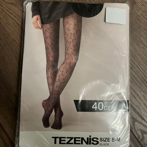 Mönstrings strumpbyxor  - Säljer dessa strumpbyxor med stjärnor på då jag aldrig har använt dom. Storlek S-M💓