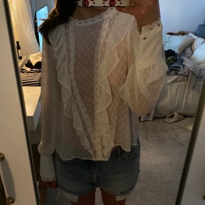 Blus - Helt ny blus från zara i storlek M, fraktar för 66kr 