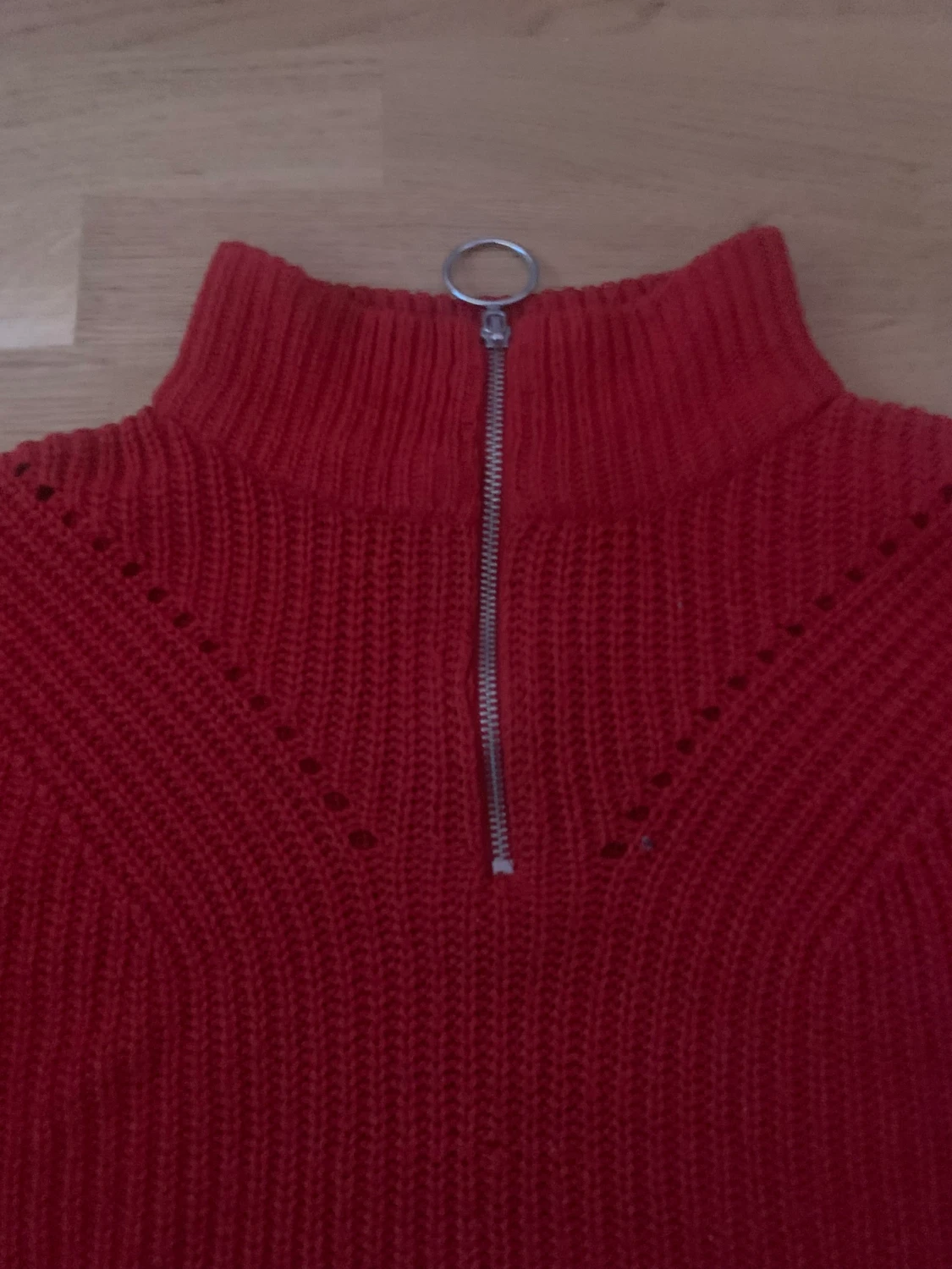 En stickad tröja. - 90