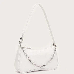 Handväska  - Fin vit handväska med kedja i bra skick. Använd enstaka gånger. 