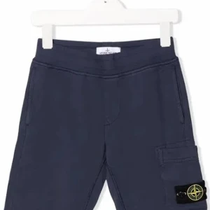 Stone island junior mjukisshorts - Mörkblåa stone island shorts. I bra skick. Kvitto finns ej men qr kod för att visa autenticitet finns. Nypris 1100kr