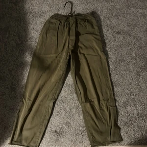 Polar byxor - Polar surfpants, de är klippta för att bli kortare så de passar bara S, skriv för mer bilder