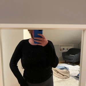 Stickad tröja  - Stickad basic men jätteskön tröja från soyaconcept💖