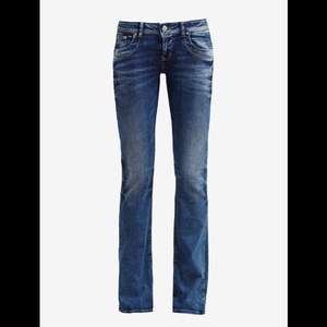 Säljer dessa trendiga ltb jeans i modellen valerie 💕 nypris 699kr 