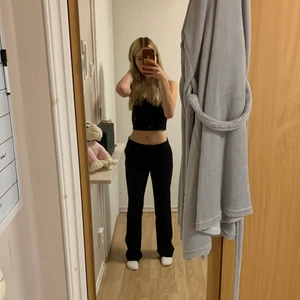 Lågmidjade kostymbyxor  - Lågmidjade kostymbyxor, storlek 34! Frågor på dm! Spårbar frakt!