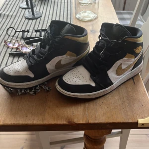 Jordan 1 white pollen - De är i ok skick.  Strl 41