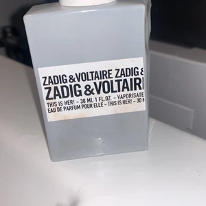 parfym - halva kvar ungefär, doftar jättegott men faller inte mig i smaken längre 