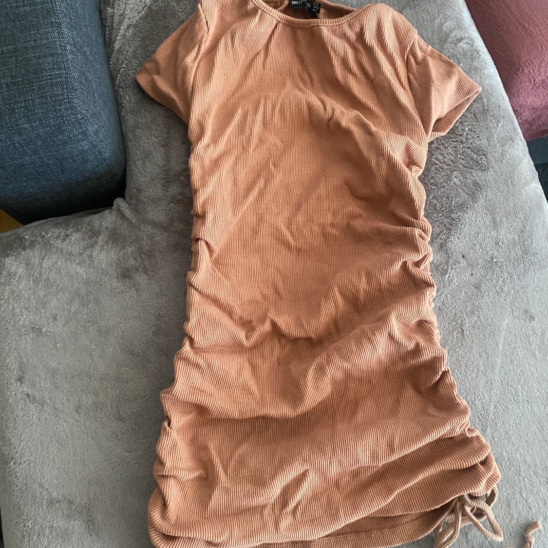 Klänning med Snören bredvid