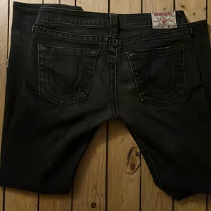 True Religion Jeans - Strl 31, bra skick, jävligt feta byxor helt enkelt🔥 Endast Swish!