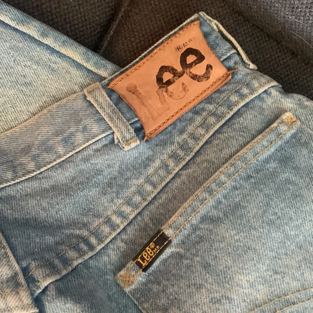 Lee jeans rak modell passar som S/M. Jeans & Byxor.