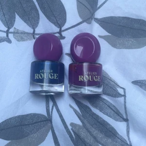 Nagellack  - typ aldrig använt. Den lila har lite röd i den. Men det går att blanda ut. Frakt 5kr. Båda för 50kr