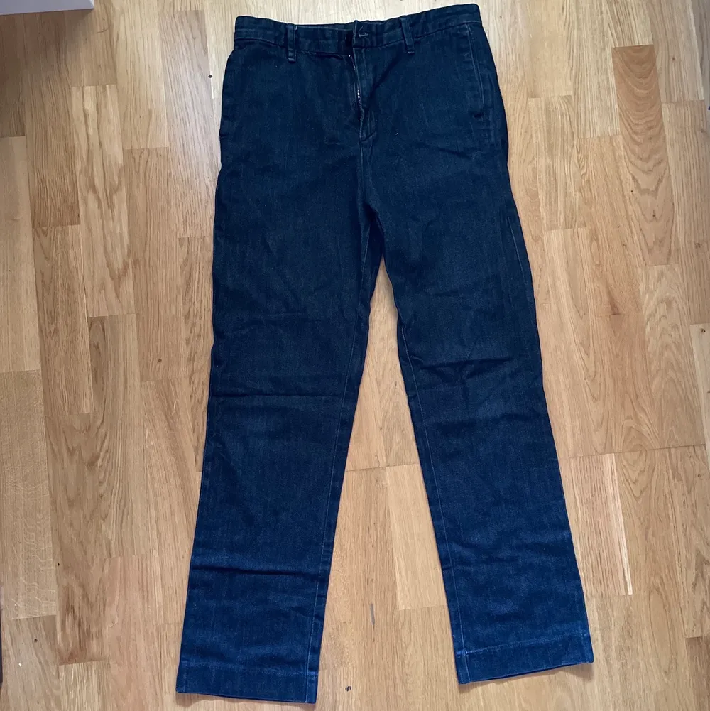 Mörkblåa jeans från Weekday. Storlek S Bra kvalitet och inga skador.  Skriv för fler bilder eller frågor🙌🏼. Jeans & Byxor.