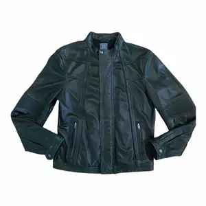Armani Exchange Leather Jacket Vintage Unisex 🖤  Pris: •899kr Stl: M Bredd 50cm Längd 63cm  Kontakta mig för mer info 😀