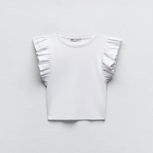 Volang toppar  - Säljer dessa fina volangtoppar från zara.💘 Aldrig använda med prislapp kvar på alla. Säljer helst alla tillsammans!! Pris kan diskuteras. 