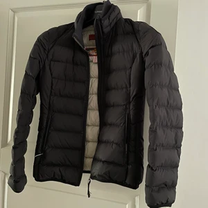 Parajumpers jacka - Jacka i gott använt skick.  Obs! Storlek L junior tjej. (Sitter typ som xS dam) 