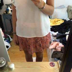 Dösnygg rosa kjol som passar perfekt nu till slutet av sommare och början av höst!!💘