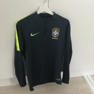 Nike Brasilien - Nike Brazil, väldigt efterfrågad. Köpt 2020 på Nike. Kvitto finns. storlek S
