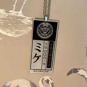 Ett halsband från animen Kakaguri. I nyskick 