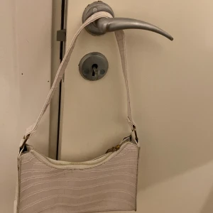 Väska - En vit väska från Shein 
