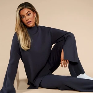 Bianca X Nelly - Hej! Säljer min knappt använda, men dundersnygga tröja från Biancas kollektion med Nelly. Som ny, knappt använd. Fråga för fler bilder!☺️