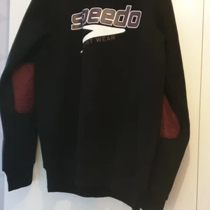 Speedo  - Hej en helt ny set byxa, hoodie och en väst för endast 200kr kan frakta 
