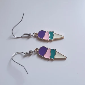 Örhengen - Fina glass örhengen somriga