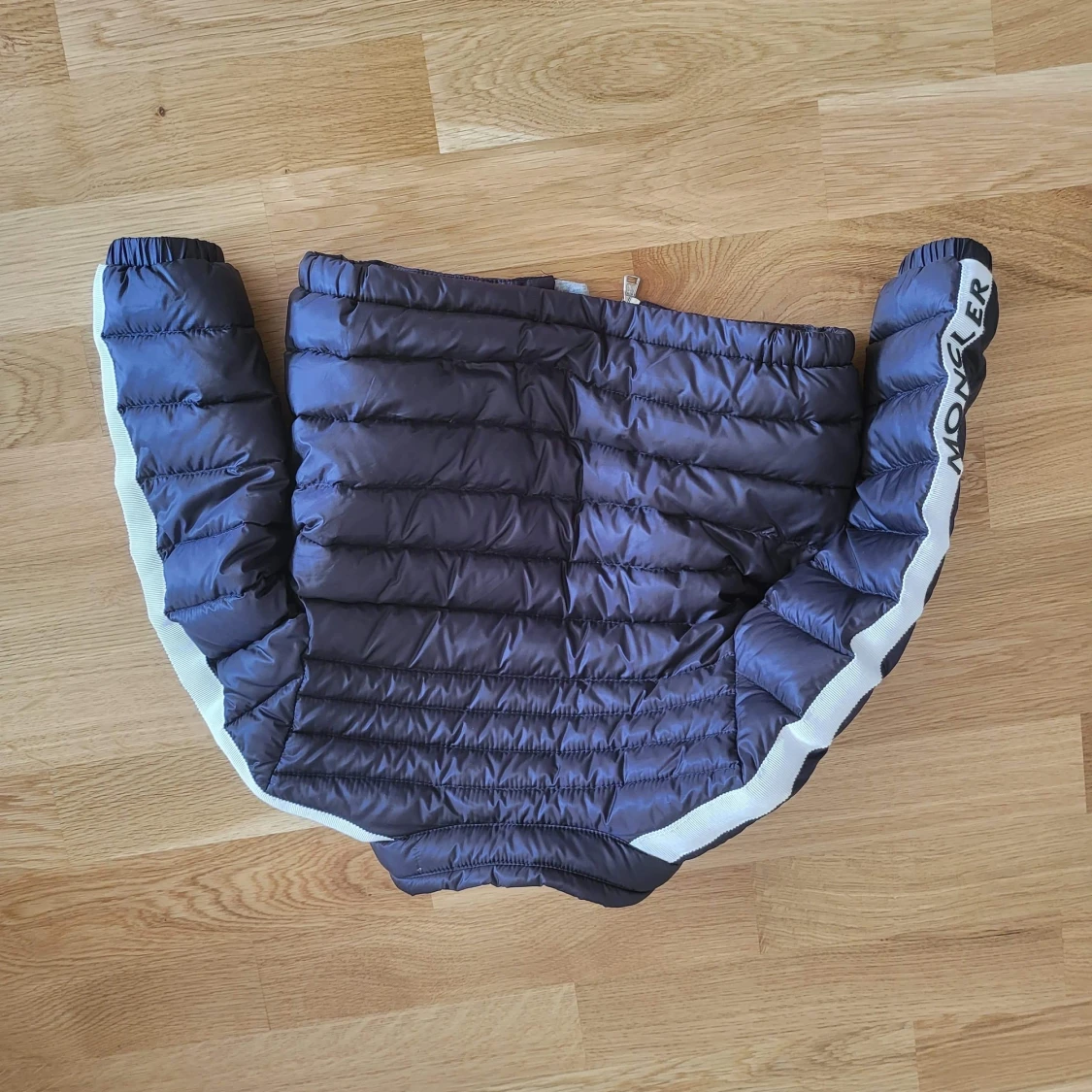 Moncler jacka storlek 92 barn.  - 91