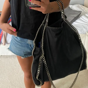  stella mccartney väska - Äkta Stella mccartney falabella väska i stor modell.